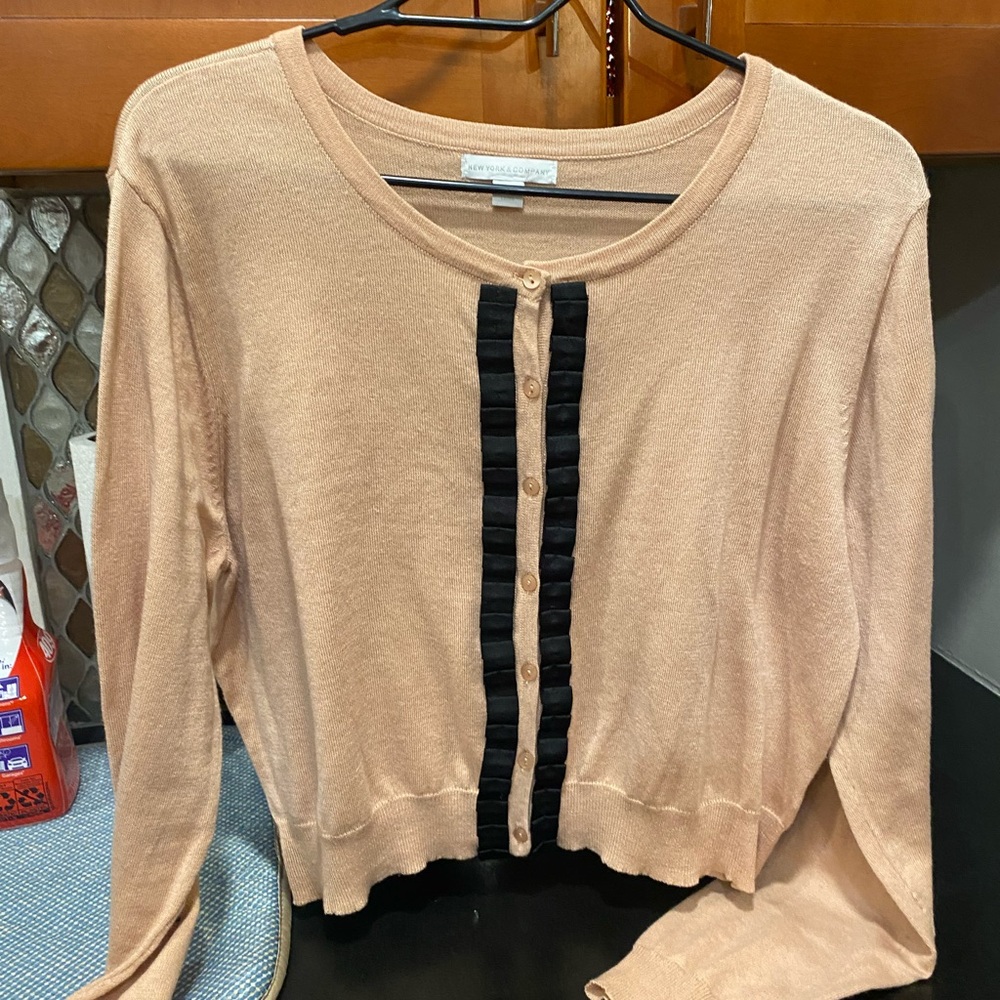 NY & Co Peach Cardigan with black silk like trim NWO tags XL